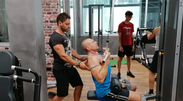 Allenamento per la crescita muscolare con il personal trainer Flavio D'Angelo