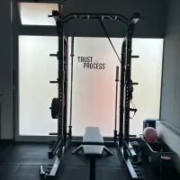 Power rack con panca nello studio One to One di Brescia
